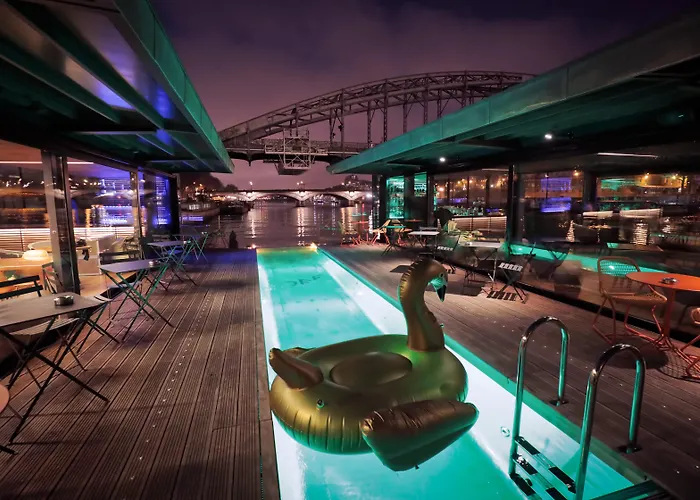 Off Paris Seine Hotel